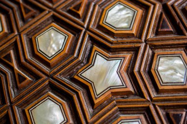 Osmanlı sanatı İnci kaküllerin Anası örneğidir