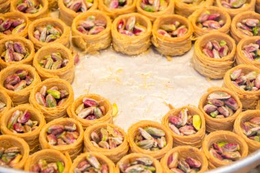 Küçük boy mutfaklı fındık dolması.