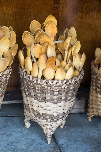 Tahtadan yapılmış çay kaşıkları.