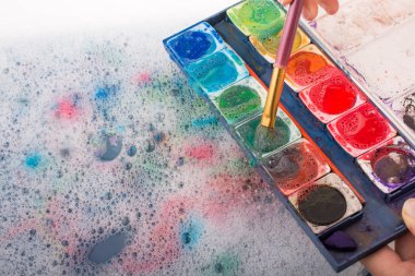 Su dokunmak boyama fırça olarak suda eriyen boya