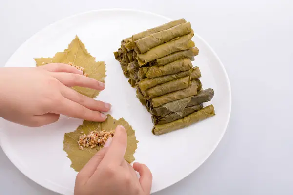 Handen Maken Van Gevulde Druivenbladeren Turkse Stijl — Stockfoto