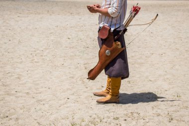Türk erkeği ve binicisi etnik kıyafet örnekleri
