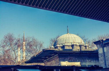 İstanbul 'daki Osmanlı tarzı caminin dış görünüşü