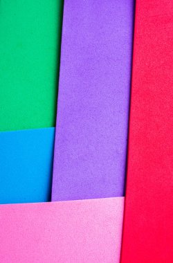 Geometrik renk örtüşmesindeki malzeme tasarımı renkli katmanlar