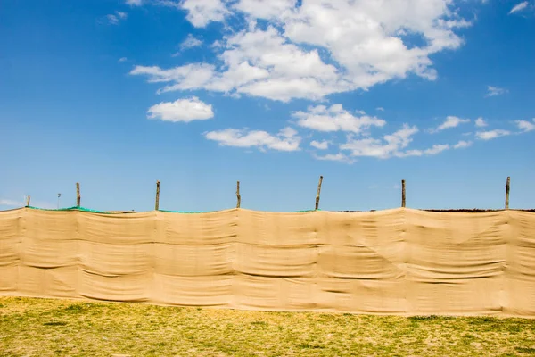 Açık Havada Duvar Olarak Kullanılan Keten Kumaş Dokusu — Stok fotoğraf