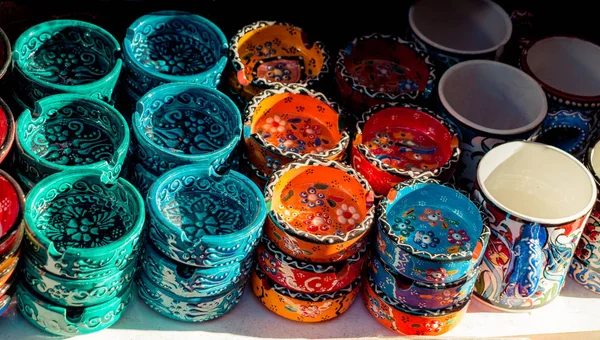 Σύνολο Χρωματιστά Κεραμικά Τασάκια Προβολή — Φωτογραφία Αρχείου