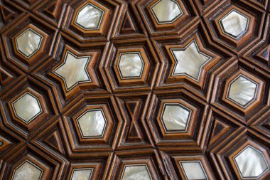 Osmanlı sanatı İnci kaküllerin Anası örneğidir