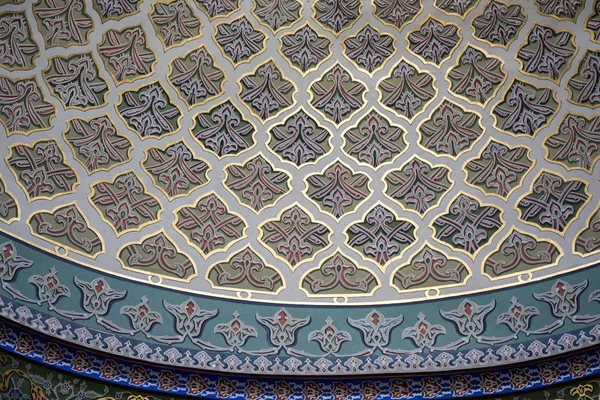 Osmanlı zamanının çiçek desenli örneği