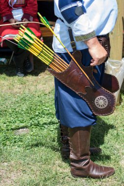 Okçular için eski usul tahta oklar.