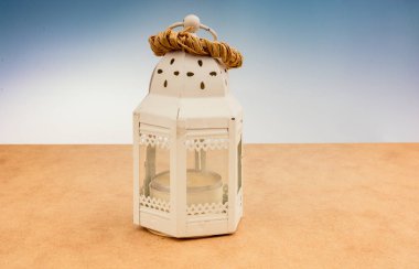 Görünüşte küçük metal retro tarzı fener