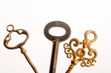 beyaz arkaplanda anahtarlar