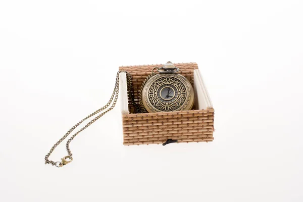 Reloj Bolsillo Estilo Retro Colocado Una Caja Paja — Foto de Stock