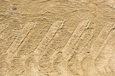 Betondaki lastik izlerini soyut grunge dokusu olarak izler