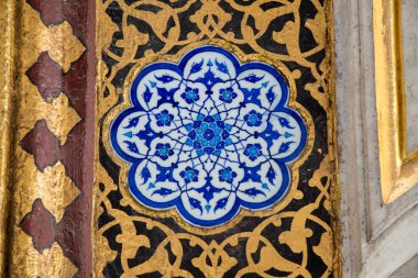 Osmanlı zaman Türk çini desenleri ile