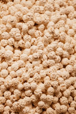 Bir yığın Türk usulü şeker kaplı nohut.