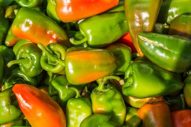 Markette taze kırmızı biber bulundu.