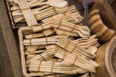 Tahtadan yapılmış çay kaşıkları.