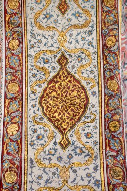 Osmanlı zamanının çiçek desenli örneği