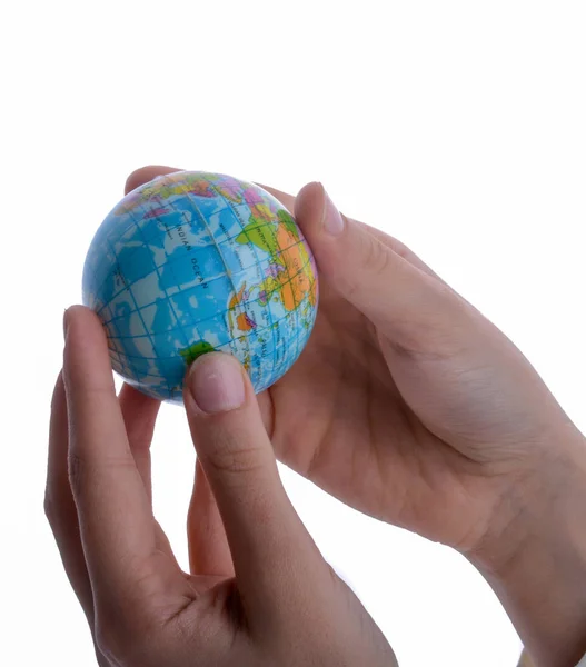 Criança Segurando Pequeno Globo Mão Sobre Fundo Branco — Fotografia de Stock