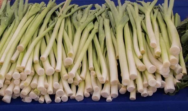 Türk sokak pazarında pırasa