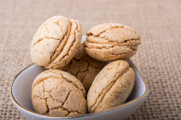 Galletas Almendras Turcas Plato Sobre Lienzo Lino —  Fotos de Stock