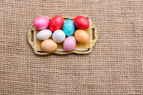 Renkli sert lezzetli şeker tatlı içinde tepsi görünümü