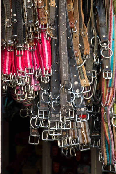 Giysi tasarımı için tokalı kemerler