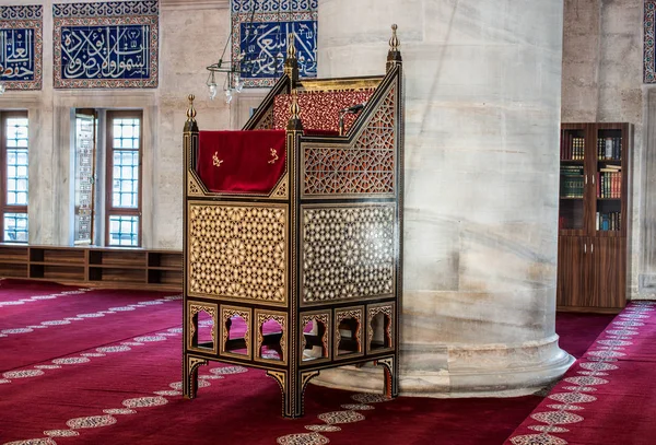 Camide Osmanlı döneminin ahşap minbar vaaz kürsüsü