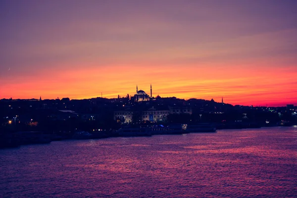 Buitenaanzicht Van Ottomaanse Stijl Moskee Istanbul — Stockfoto