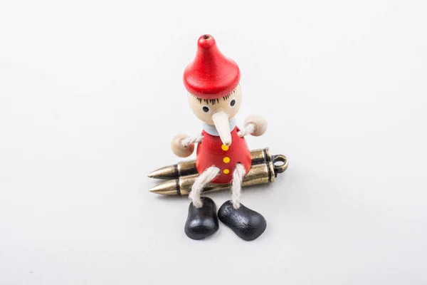 Kugel Und Pinocchio Puppe Aus Holz Mit Langer Nase — Stockfoto