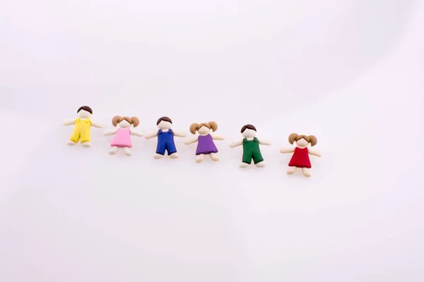 Bunt Gekleidete Kinderfiguren Auf Weißem Hintergrund — Stockfoto