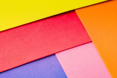 Geometrik renk örtüşmesindeki malzeme tasarımı renkli katmanlar