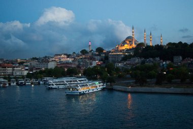 İstanbul 'daki Osmanlı tarzı caminin dış görünüşü