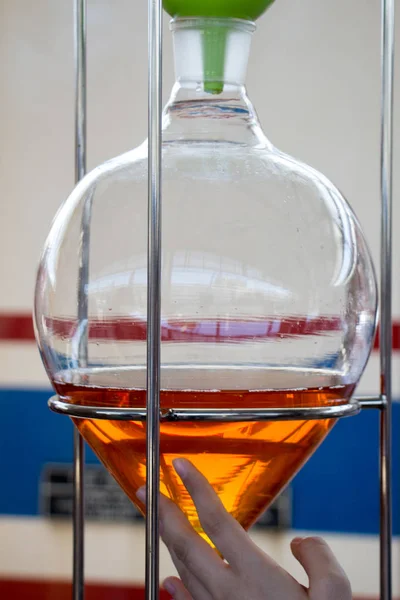 Bylinný Čaj Destilační Mechanismus Baňkami Výhledu — Stock fotografie