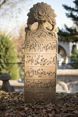 Osmanlı tarzı dekoratif sanat mezarlıktaki mermer mezarda