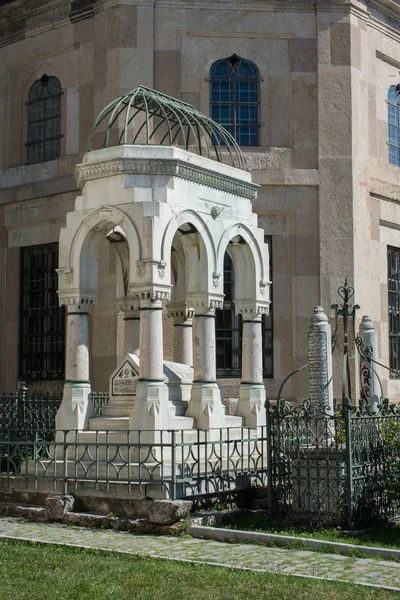 墓地の大理石の墓でオスマン様式の装飾芸術 — ストック写真