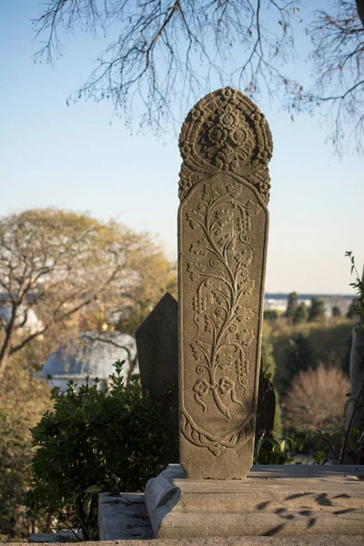 墓地大理石墓葬中的奥斯曼风格装饰艺术 — 图库照片