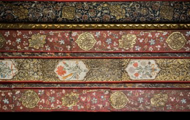 Osmanlı zamanının çiçek desenli örneği