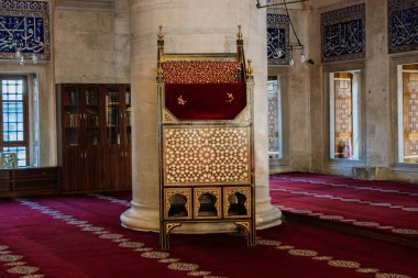 Camide Osmanlı döneminin ahşap minbar vaaz kürsüsü