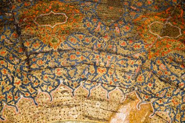 Osmanlı zamanının çiçek desenli örneği