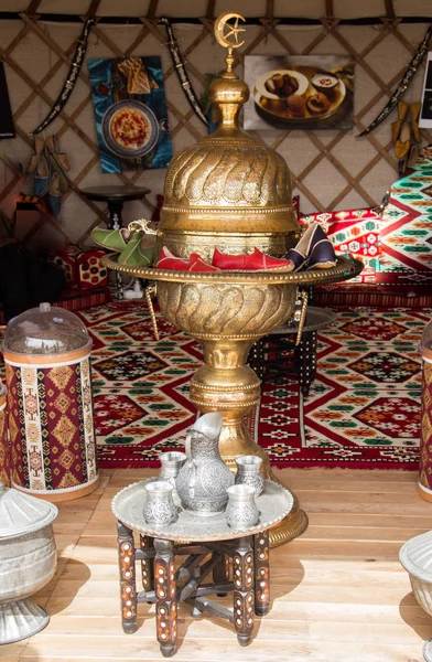 奥斯曼帝国风格的银铜器皿 — 图库照片
