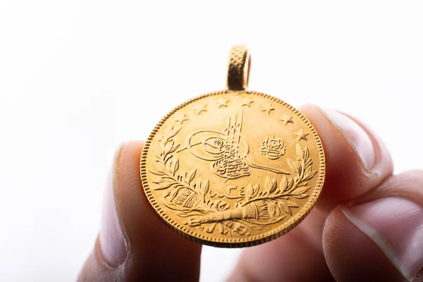 Τουρκικού Οθωμανικού Στυλ Χρυσό Νόμισμα Στο Χέρι Λευκό Φόντο — Φωτογραφία Αρχείου