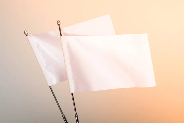 Dos Banderas Blancas Sobre Fondo Blanco Pantalla —  Fotos de Stock