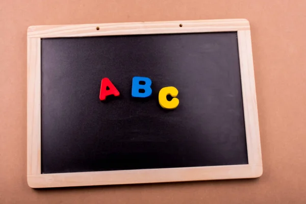 カラフルなAbc木材で作られたアルファベットの文字 — ストック写真