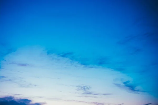 Хмари Сірого Кольору Частково Покривають Небо Вдень — стокове фото