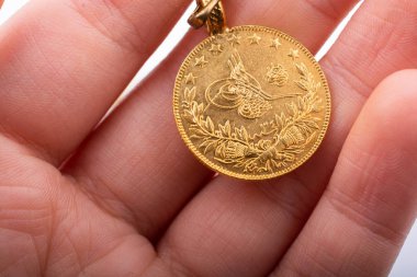 Türk Osmanlı tarzı altın sikke el