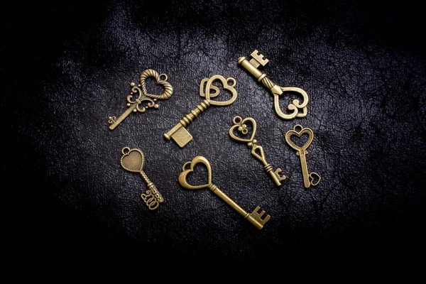 Retro styl klucze metalowe jak koncepcja miłości — Zdjęcie stockowe