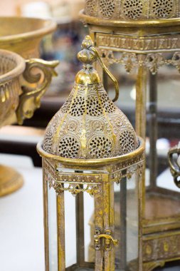 Metalden yapılmış fener eski tarz
