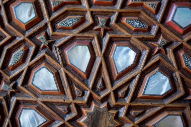 Osmanlı sanatı İnci kaküllerin Anası örneğidir