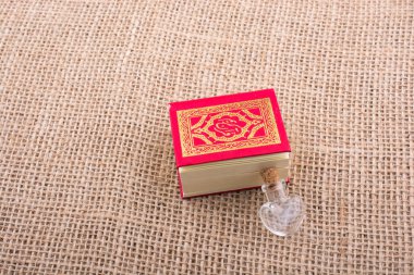 İslam kutsal kitap kuran mini boyutu